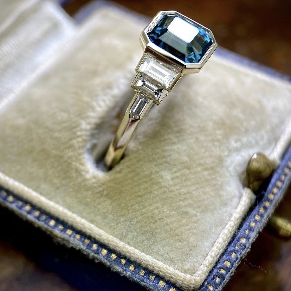 Electroplated Inlaid Sapphire Zircon Engagement Ring